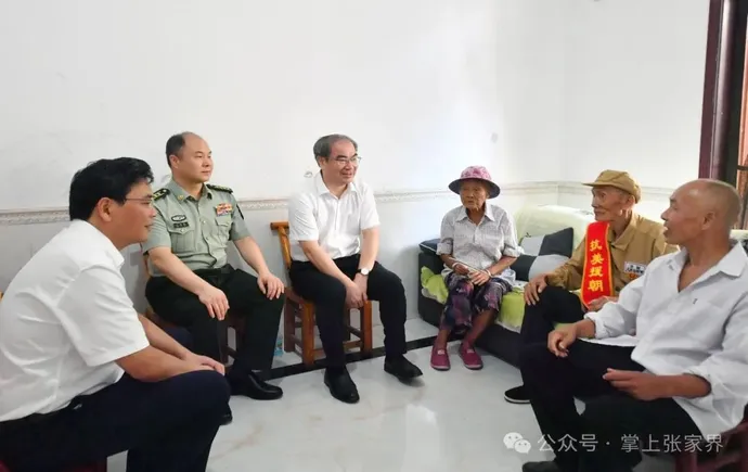 刘革安开展“八一”走访慰问